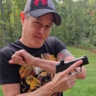 Lisa "Guns" Ludwig